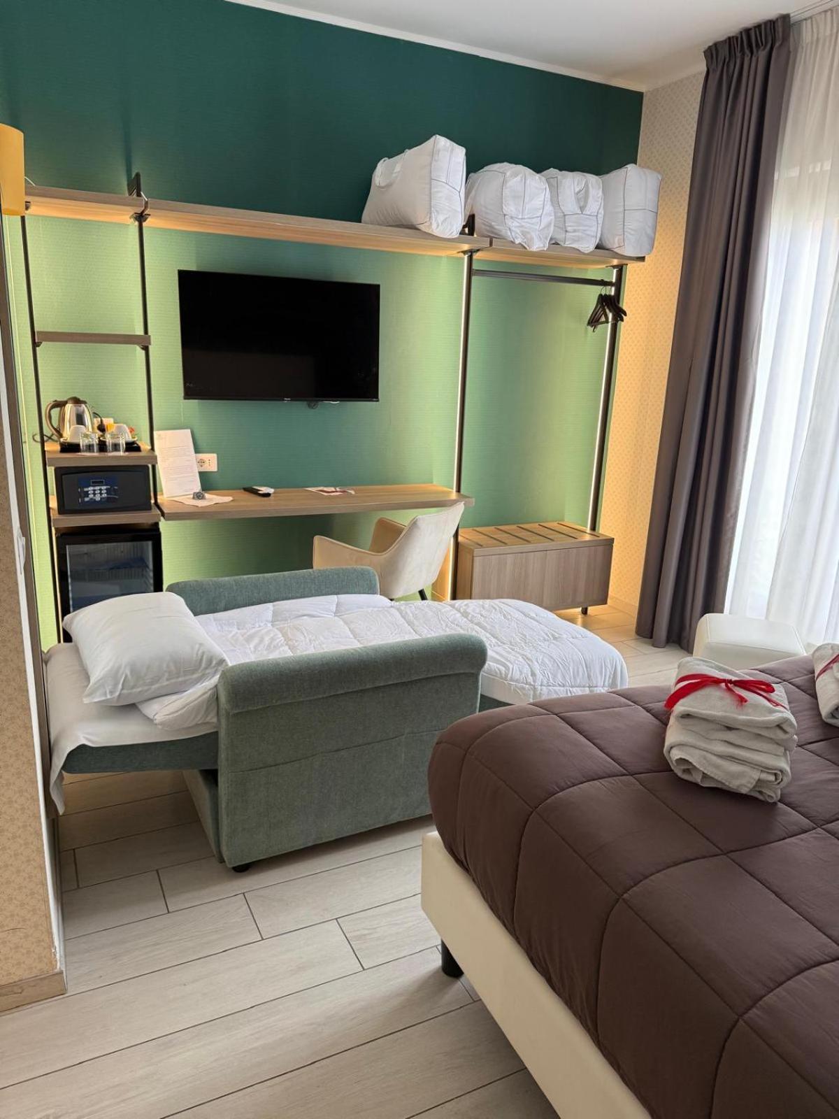 Castrichella Boutique Hotel Rome Airport Fiumicino Exteriör bild